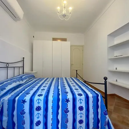L'ancora Blu Apartment *